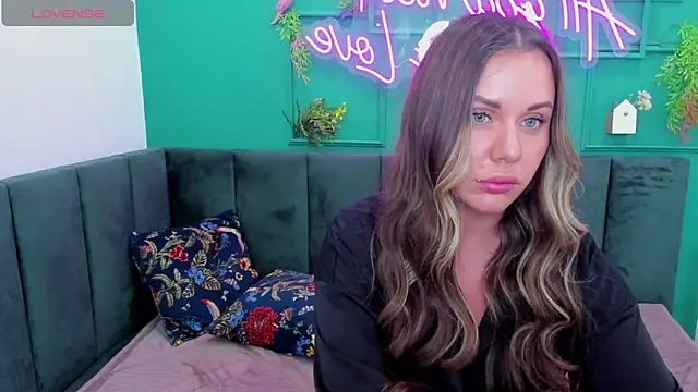 TracyMooree online show from November 2025 05:06:01 AM