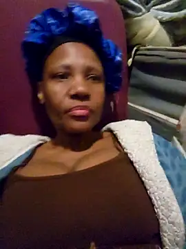 Snapshot of Mommy_Sienna chatting on April 2026 04:49:01 PM Mommy Sienna online show from April 2026 04:49:01 PM