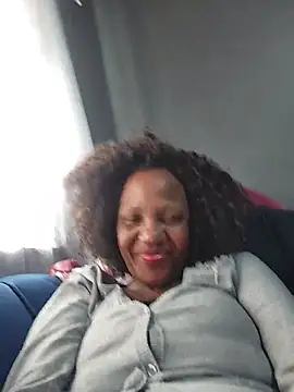 Snapshot of Mommy_Sienna chatting on May 2026 09:15:02 AM Mommy Sienna online show from May 2026 09:15:02 AM