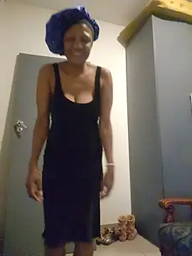 Snapshot of Mommy_Sienna chatting on June 2026 05:48:01 PM Mommy Sienna online show from June 2026 05:48:01 PM