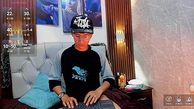 Elian Julian online show from November 2025 10:11:02 PM