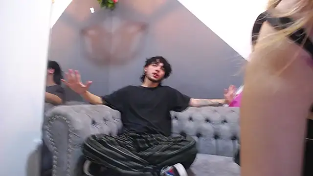 Carolina Morel online show from November 2025 02:50:02 PM