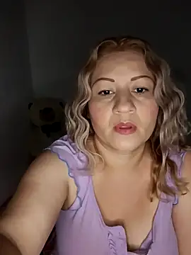 Snapshot of Karoline_milf_hot chatting on November 2025 03:40:02 AM Karoline milf hot online show from November 2025 03:40:02 AM