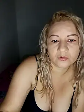 Snapshot of Karoline_milf_hot chatting on November 2025 04:22:01 AM Karoline milf hot online show from November 2025 04:22:01 AM