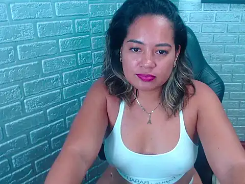 Bella Summers  online show from November 2025 03:45:02 PM