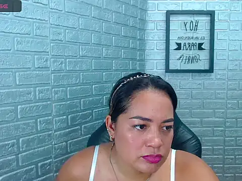 Bella Summers  online show from November 2025 03:01:02 PM