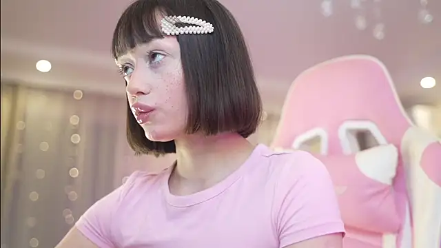 Snapshot of Bananalizzy chatting on December 2025 02:11:01 PM Bananalizzy online show from December 2025 02:11:01 PM