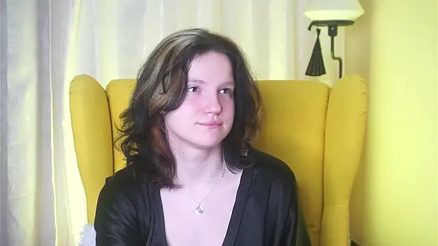 LatinaHuguenin online show from March 2026 07:07:01 PM