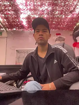 Eithan Walt online show from November 2025 12:37:01 PM