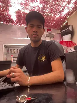 Eithan Walt online show from November 2025 04:51:02 PM