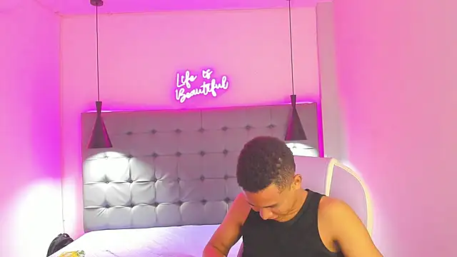 Liams18 online show from November 2025 01:26:02 AM