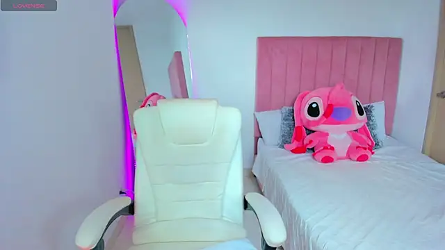 Janettcruz online show from February 2026 08:24:02 PM