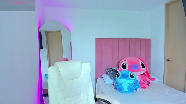 Janettcruz online show from March 2026 07:02:02 PM