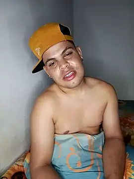 Carlitos24 A online show from November 2025 11:48:01 PM