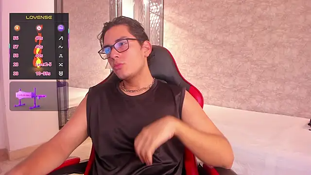 TheoHart  online show from November 2025 12:18:01 PM