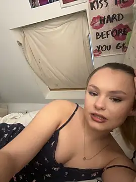 LillieWebb  online show from November 2025 04:11:02 PM