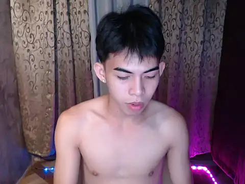 Urhotsilverboy online show from December 2025 03:52:01 PM