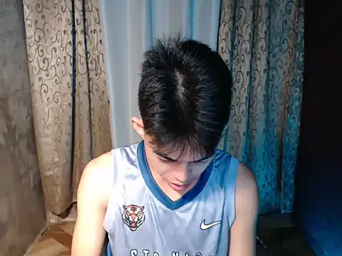 Urhotsilverboy online show from February 2026 07:54:02 PM