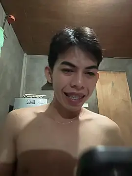 Urhotsilverboy online show from March 2026 05:19:02 PM