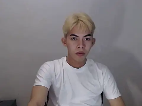 Urhotsilverboy online show from May 2026 04:23:02 PM
