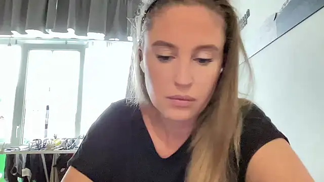 Ameli8 online show from November 2025 12:49:02 PM