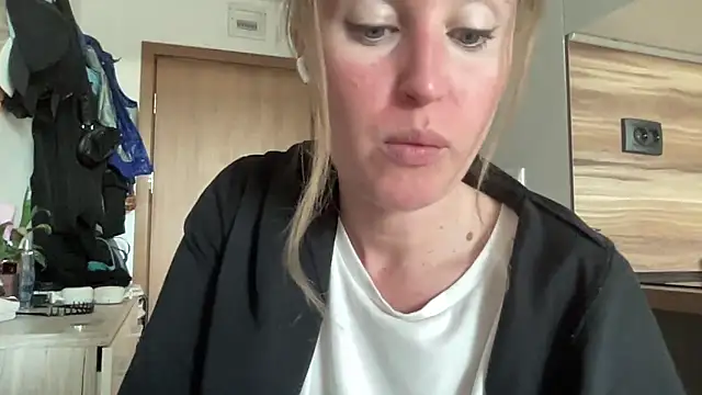 Ameli8 online show from November 2025 11:54:01 AM