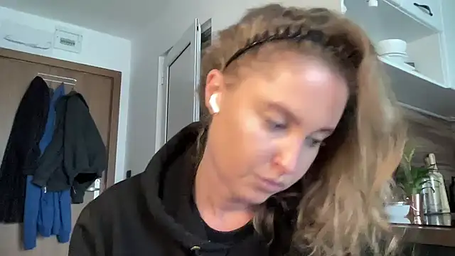 Snapshot of Ameli8 chatting on February 2026 01:06:01 PM Ameli8 online show from February 2026 01:06:01 PM