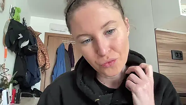 Snapshot of Ameli8 chatting on February 2026 09:32:01 AM Ameli8 online show from February 2026 09:32:01 AM