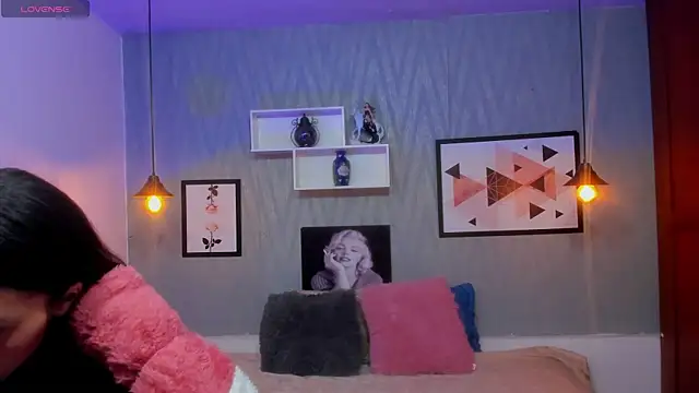 Valery clk online show from November 2025 12:58:02 PM