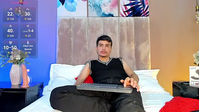 NicolasRey1 online show from November 2025 04:32:02 AM