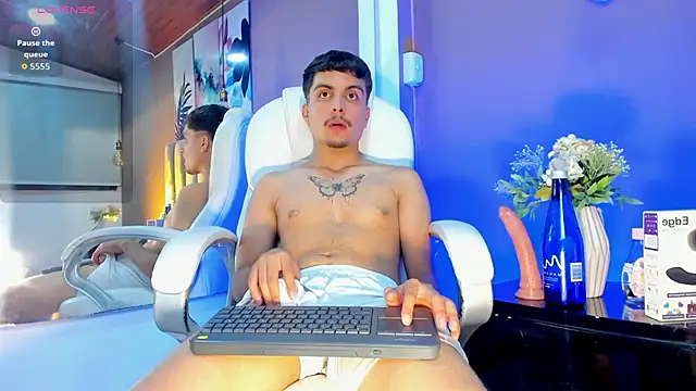 NicolasRey1 online show from November 2025 06:57:01 AM