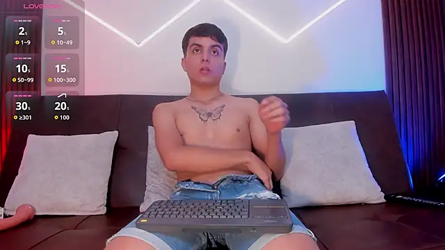 NicolasRey1 online show from November 2025 04:37:02 AM