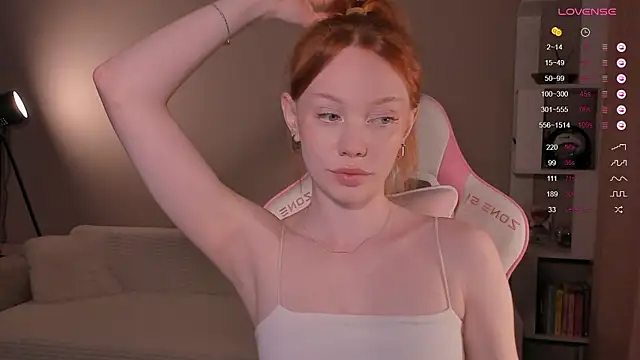 Snapshot of Elisahsthetics chatting on February 2026 01:37:02 AM Elisahsthetics online show from February 2026 01:37:02 AM