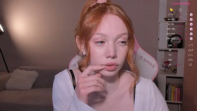 Snapshot of Elisahsthetics chatting on February 2026 12:28:01 AM Elisahsthetics online show from February 2026 12:28:01 AM