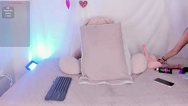 Nyra lux16 online show from April 2026 07:31:01 AM