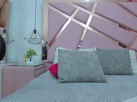 IvonJanice online show from November 2025 01:12:02 PM