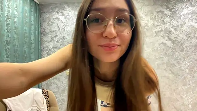 SofiYong online show from November 2025 01:10:01 PM