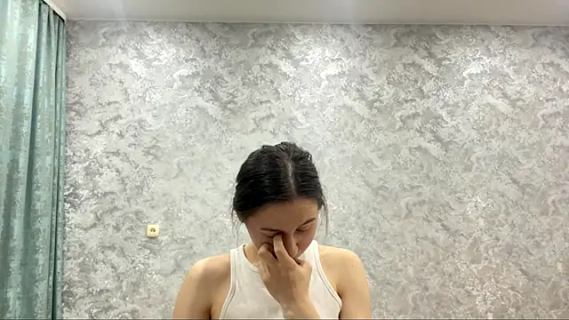 SofiYong online show from November 2025 05:45:02 PM