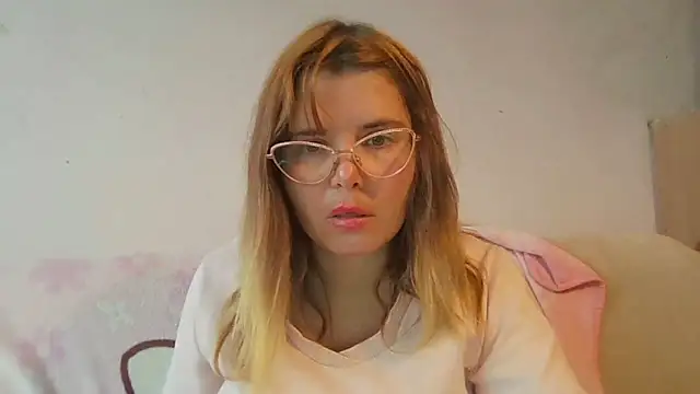 HornyElena online show from December 2025 01:17:04 PM