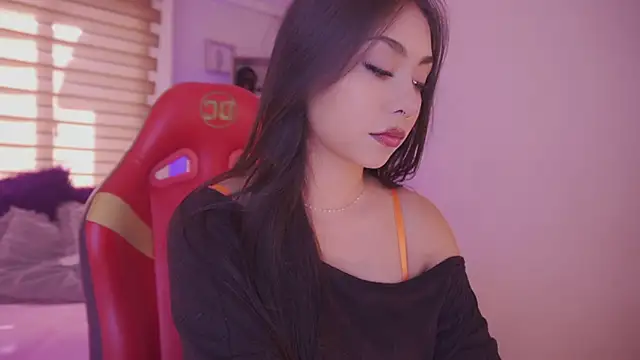 ivette k online show from November 2025 07:12:01 PM