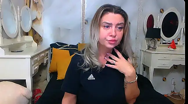 Snapshot of xplayfullblondexx chatting on January 2025 06:06:01 AM xplayfullblondexx online show from January 2025 06:06:01 AM