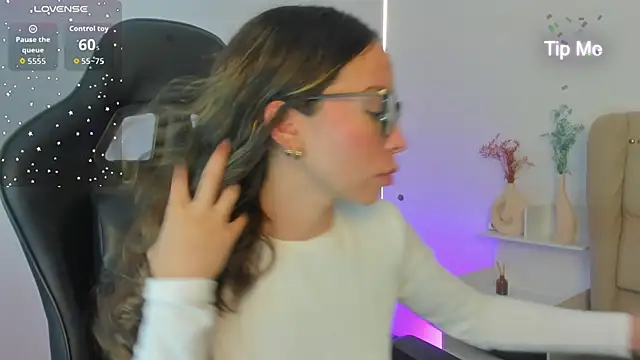 LuluuBerry online show from November 2025 03:34:01 PM