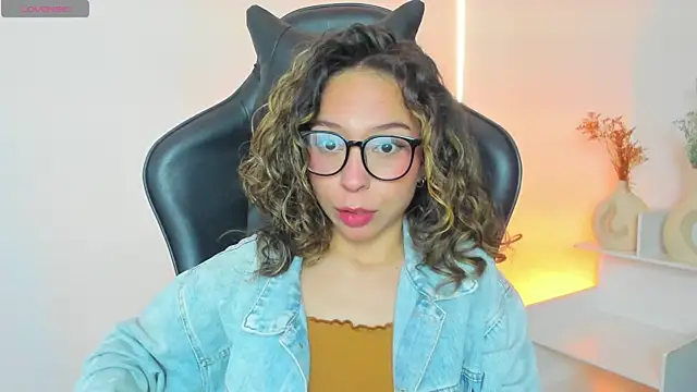 LuluuBerry online show from December 2025 04:35:01 PM