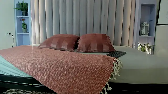 AnaVoss   online show from November 2025 07:35:01 PM