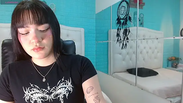 pixie kat online show from November 2025 08:05:01 PM