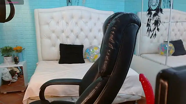 pixie kat online show from November 2025 08:08:01 PM