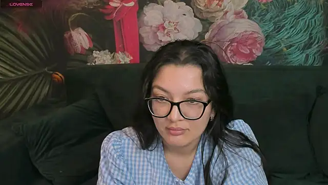 ZarifaEastWonder online show from November 2025 03:22:01 PM