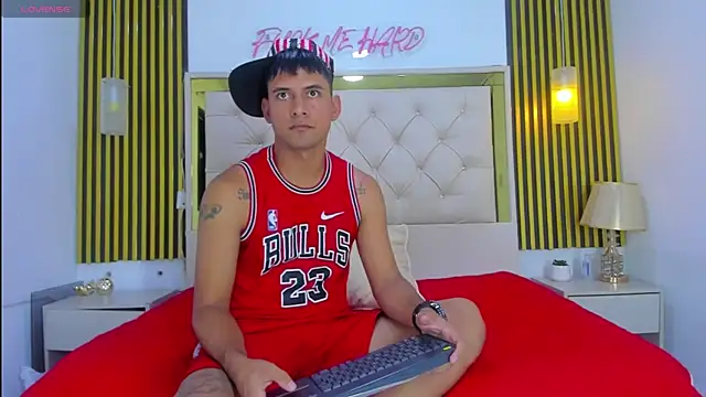 KEVIN MCKINLEY online show from November 2025 05:18:02 AM