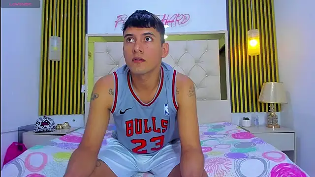 KEVIN MCKINLEY online show from November 2025 06:13:02 AM