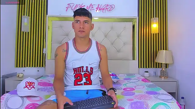 KEVIN MCKINLEY online show from November 2025 12:20:01 AM